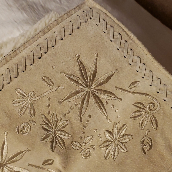 Embroidered Women's suede coat - Picture 7 of 7